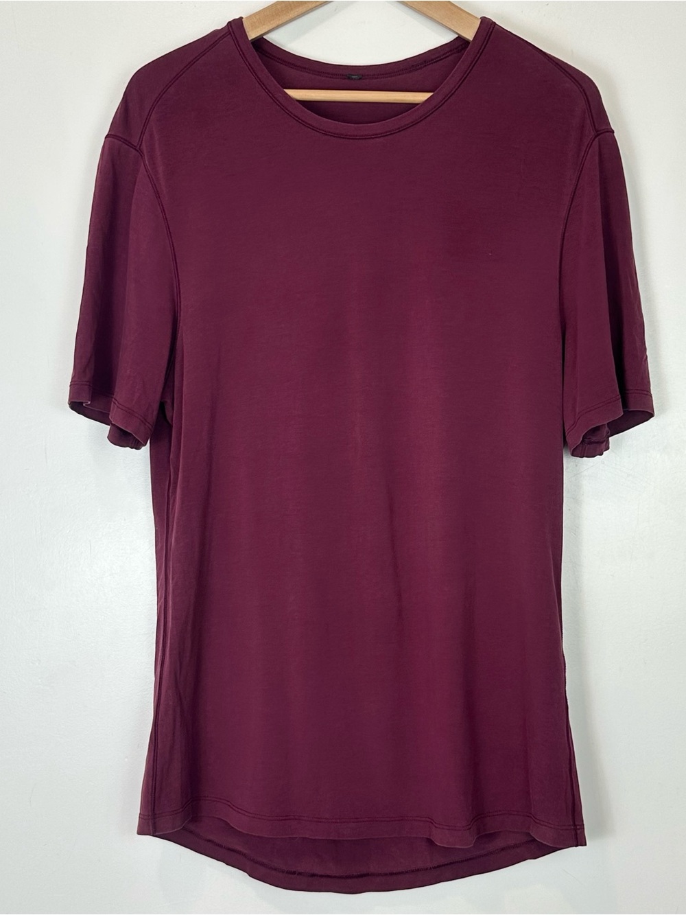 Lululemon Men's Short Sleeve Jersey T-Shirt Medium Burgundy Wine Athleisure